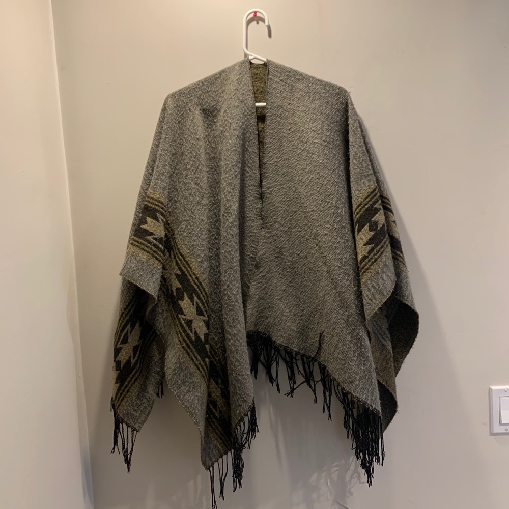 Reversible Shawl - Picture 3 of 4